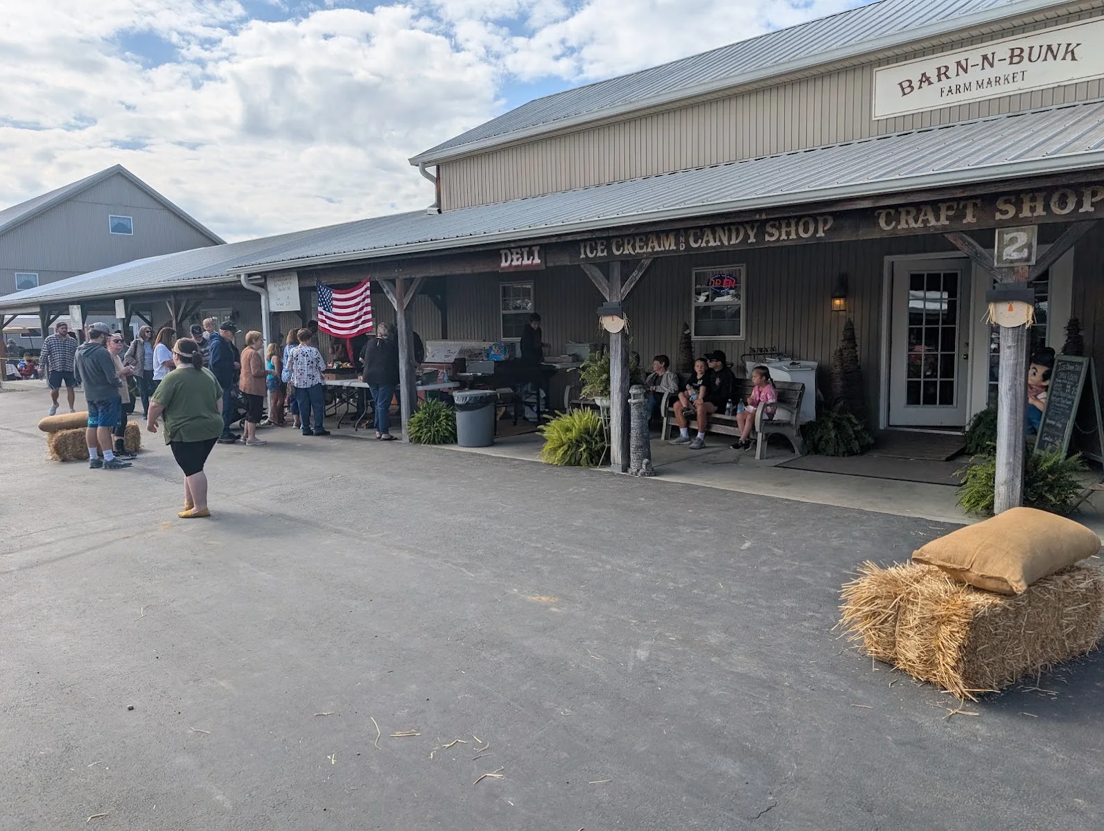 Barn-N-Bunk Farm Market in Trenton, OH